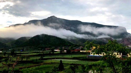 大山里旅游的说说